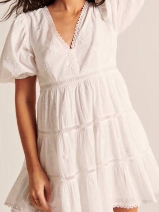 Abercrombie & Fitch Dresses & Skirts - Abercrombie & Fitch White Short Sleeve VNeck Mini Dress Size XS GUC